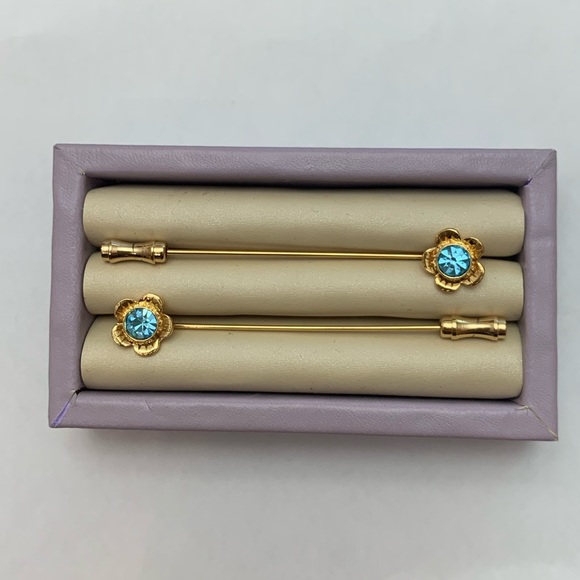 Flower Pins - Picture 1 of 6